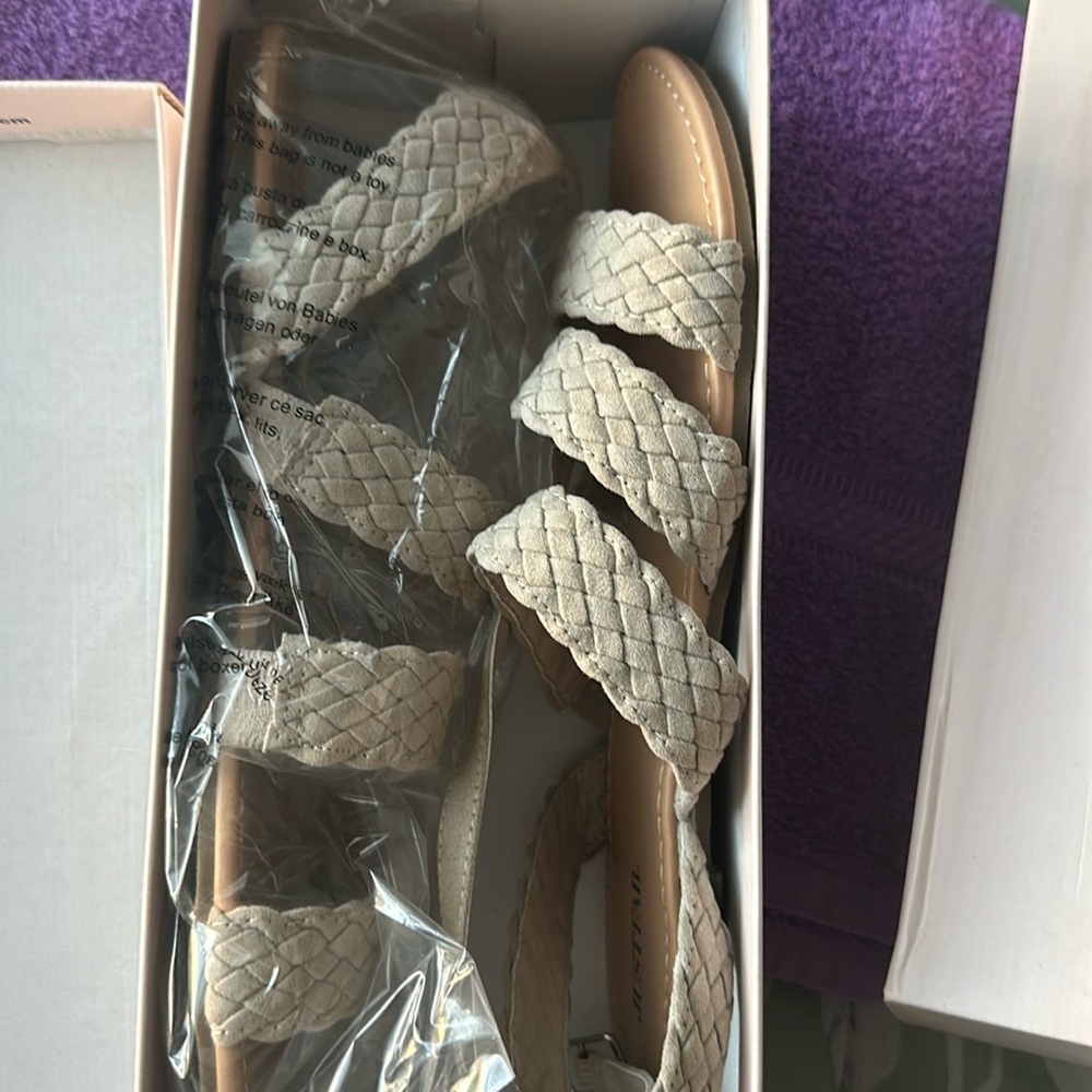Tan sandles